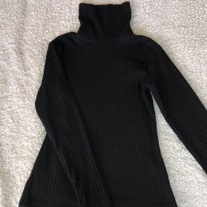BLACK TURTLE NECK